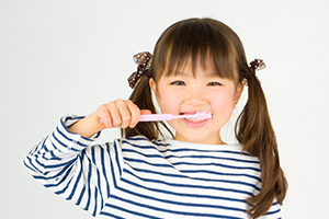 幼女の歯磨き画像