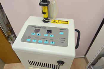 レーザー治療用機器